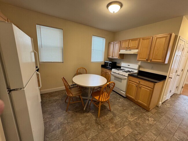 Foto del edificio - 220 Middlesex Ave