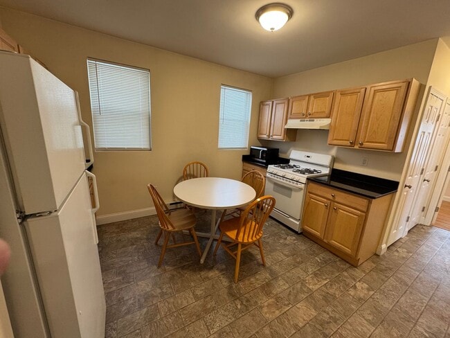 Building Photo - 220 Middlesex Ave