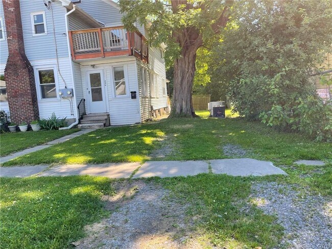 Building Photo - 204 McCool Ave