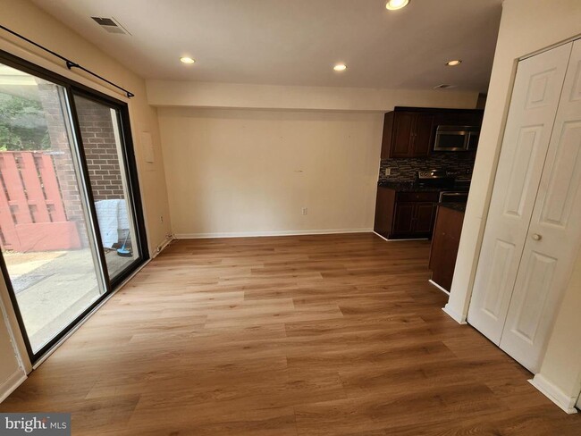 Building Photo - 10662 Spring Oak Ct