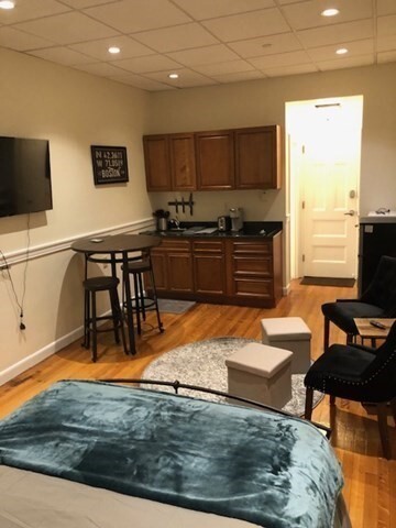 Primary Photo - 302 Newbury St