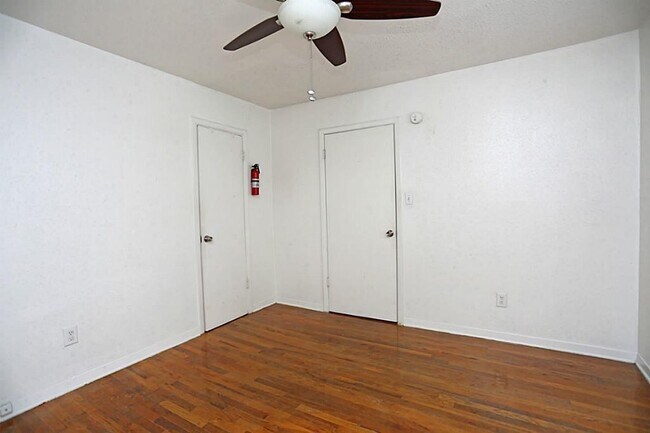 Foto del edificio - 4921 Crawford St