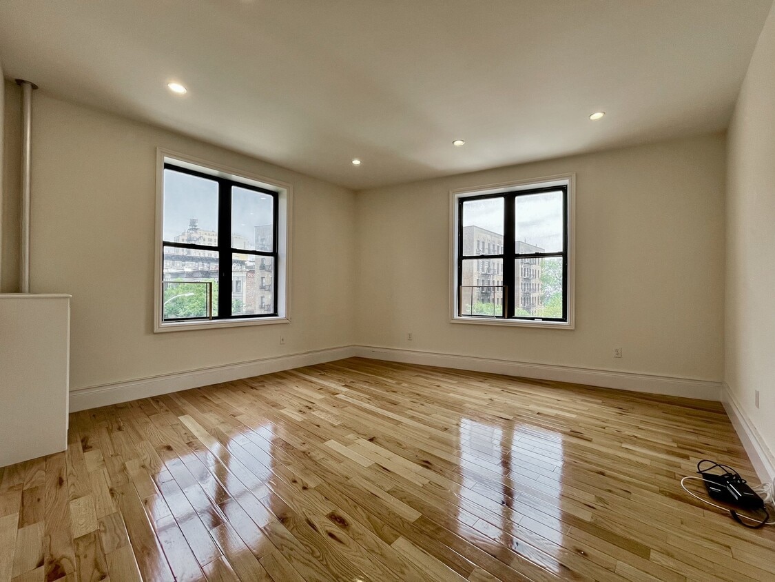 Primary Photo - 935 St Nicholas Ave