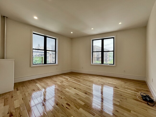 Building Photo - 935 St Nicholas Ave