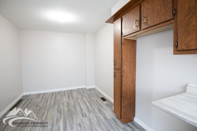 Photo du bâtiment - 18 Taylor Ave