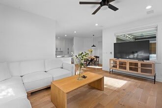 Building Photo - 12076 SE Deerfield Dr