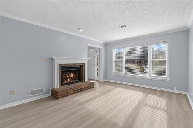 Foto del edificio - 253 Triple Oaks Dr