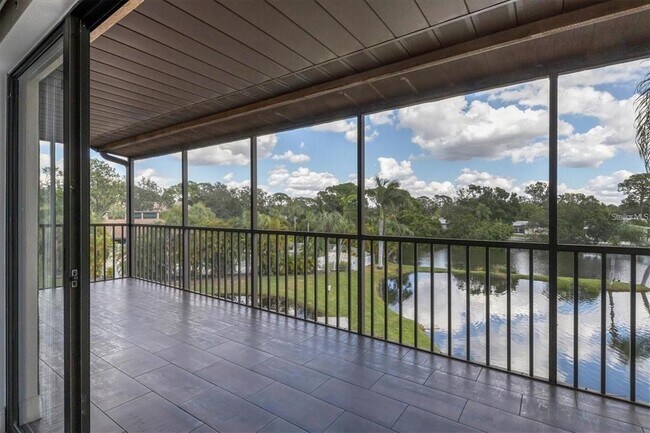 Foto del edificio - 5565 Ashton Lake Dr