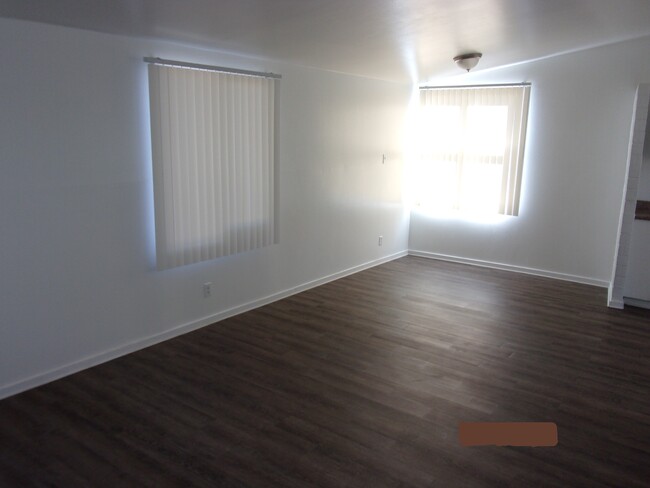 Dining area - 12451 Harbor Blvd