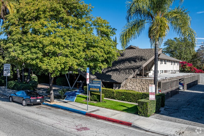 Alternar - The Huntington at Pasadena