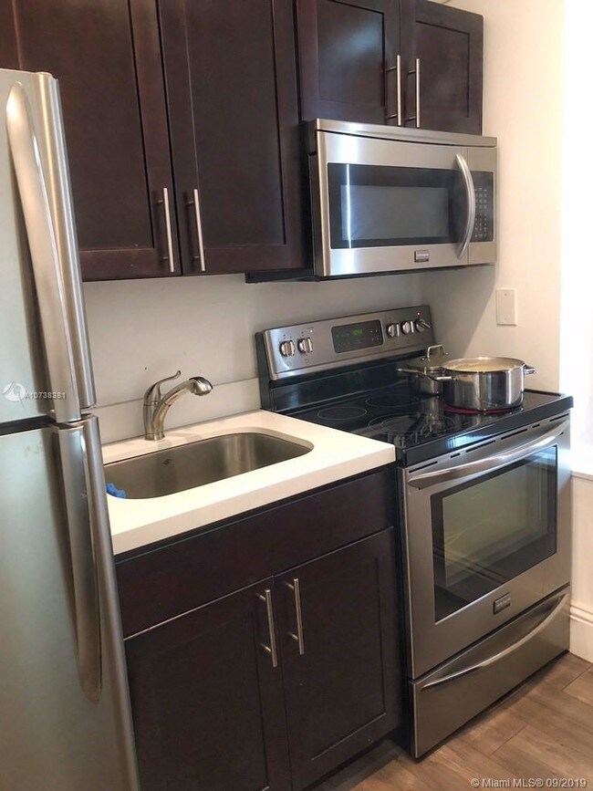 Foto del edificio - 893 NE 81st St