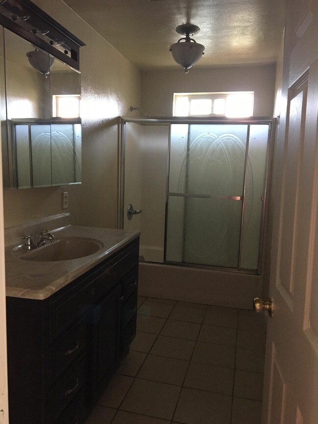 Foto del edificio - 128 N 8th Ave