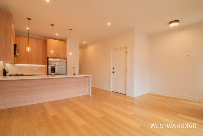 Foto del edificio - 2042 W Washington Blvd