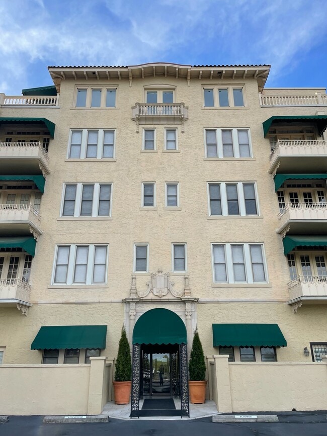 Building Photo - 2068 Walton Way