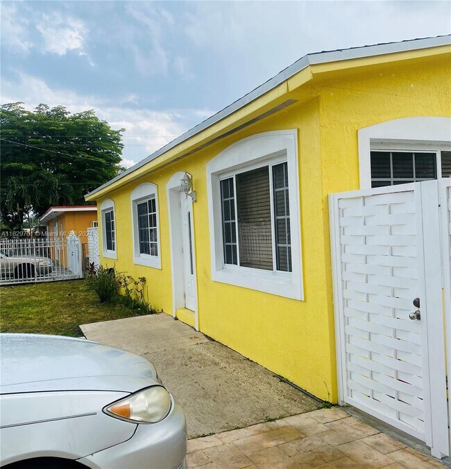 Building Photo - 10440 NW 28th Ct