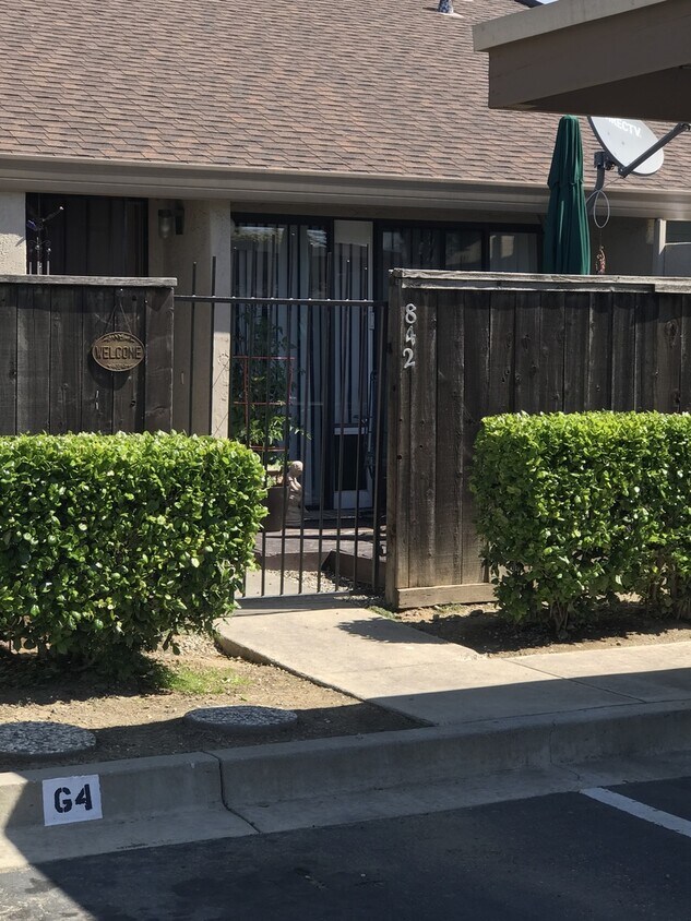 Foto principal - Great Condo in Gated Community