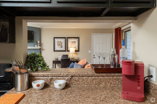 2BR, 2BA - 1,009SF | Model - District at Hamilton Place