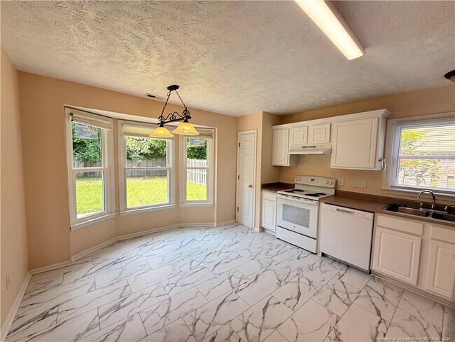 Foto del edificio - 7229 Tollhouse Dr