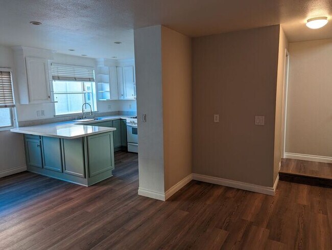 Building Photo - Imagine coming home to this hidden spaciou...