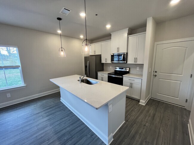 Foto del edificio - 204 Douglas Bend Rd