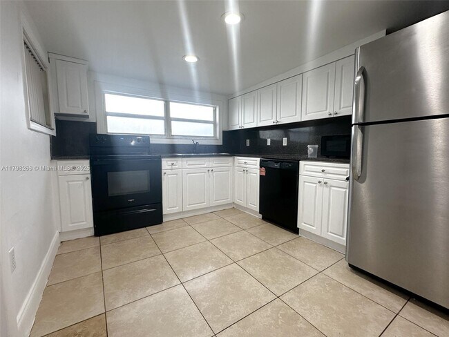 Foto del edificio - 2811 NW 88th St