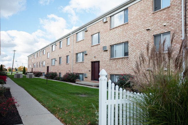 Building Photo - Andover West