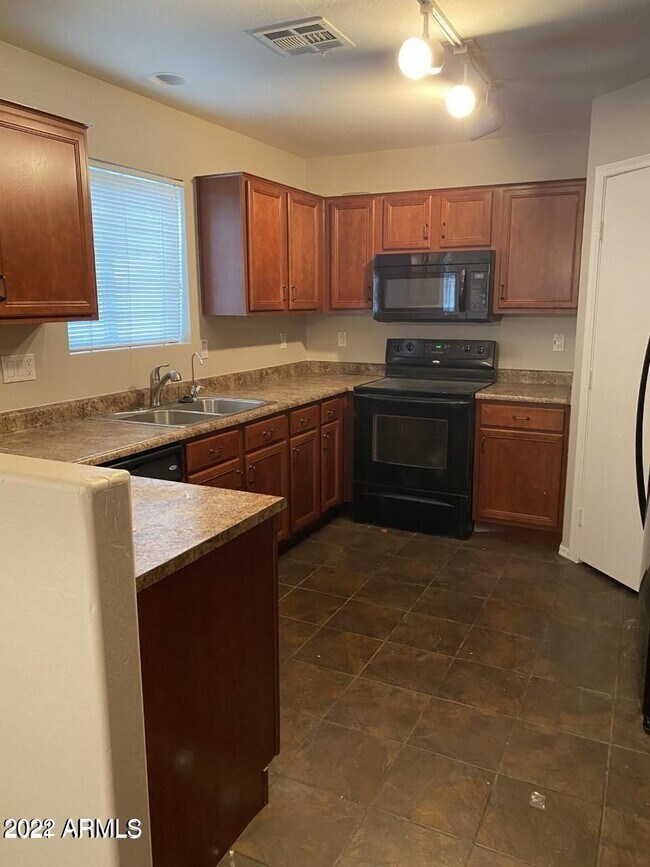 Building Photo - 7319 W Magdalena Ln