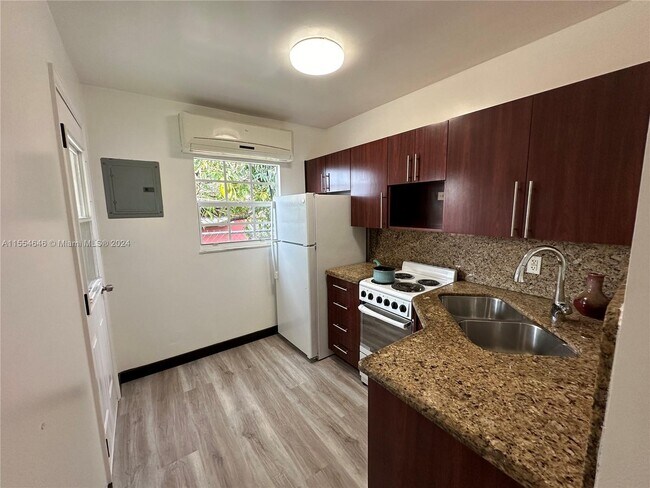 Foto del edificio - 1001 NW 23rd Ct