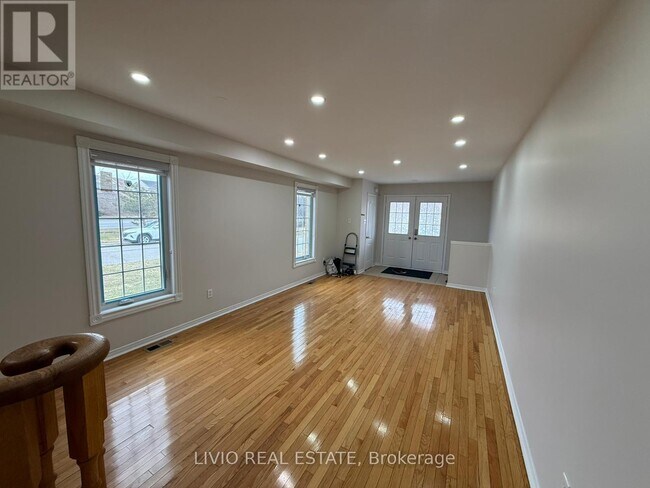 Photo du bâtiment - 55 Peachleaf Crescent