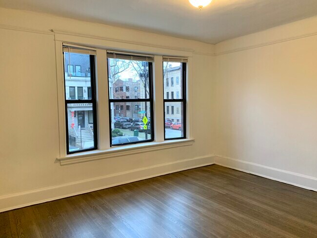 Foto del edificio - 1254 W Addison St
