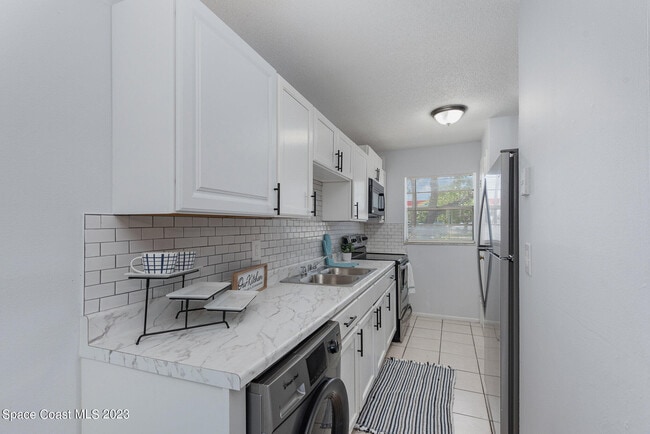 Foto del edificio - 1734 Avocado Ave