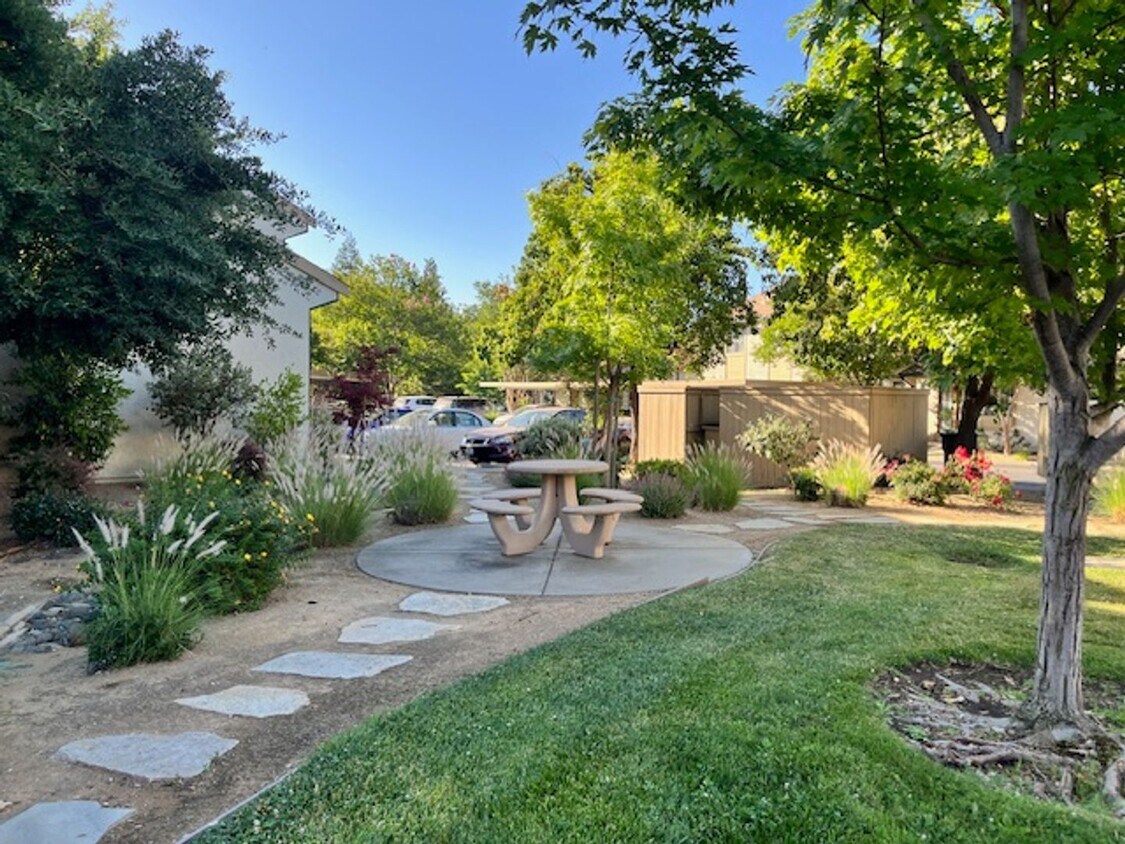 2128 Bueno Dr Unit 21, Davis, CA 95616 Condo for Rent in Davis, CA