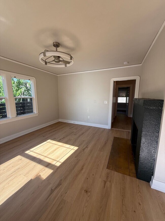 Foto del edificio - 2 bedroom/ 1 bathroom Home for Rent in Santa Rosa