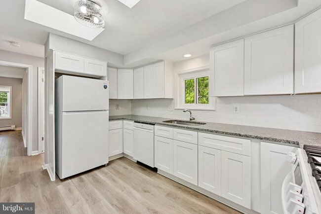 Building Photo - 8517 Osler Ave