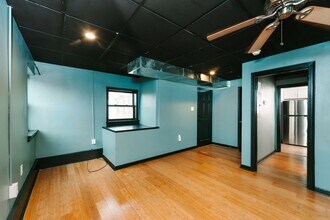 Building Photo - 922 Western Ave