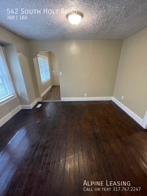 Building Photo - 542 S Holt Rd