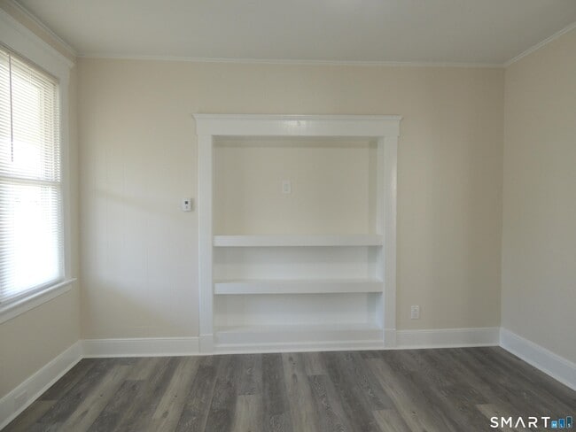 Building Photo - 132 Silver Sands Rd