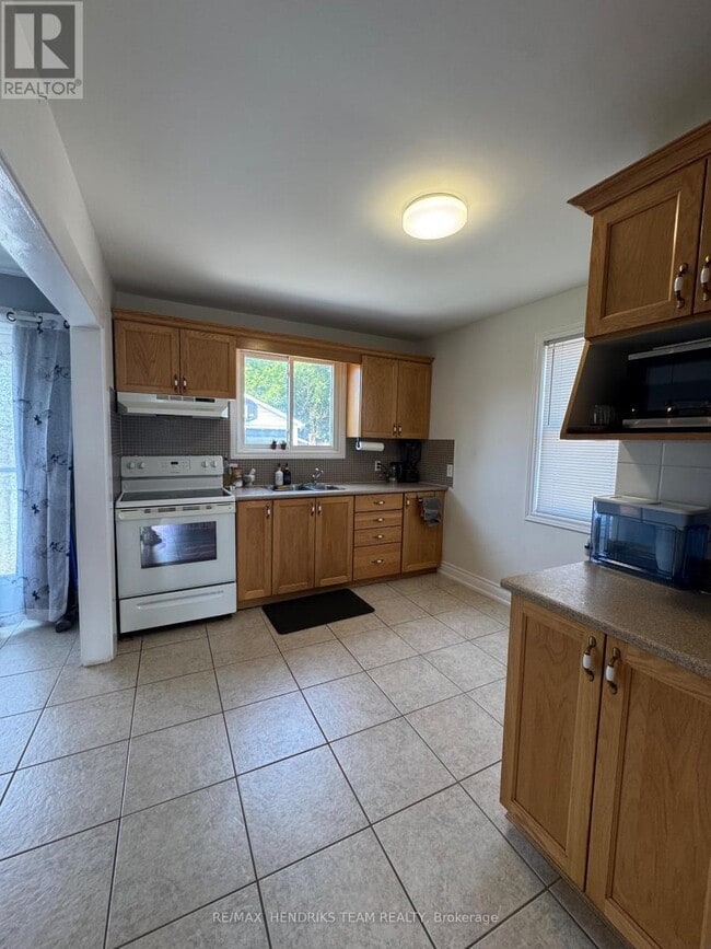 Building Photo - 91 Page St