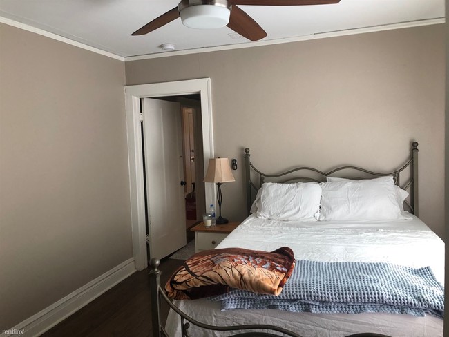 Building Photo - 2 br, 1 bath House - 453 N Ash St Apt 1