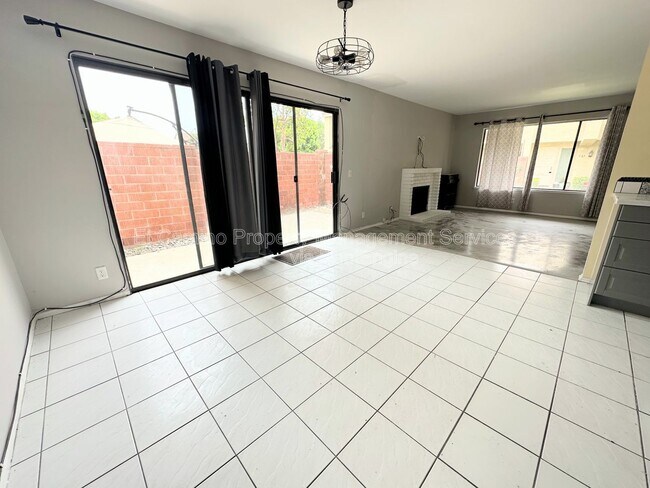 Foto del edificio - 955 Lamark Ln