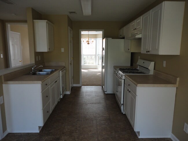 Building Photo - 3206 Claybrooke Dr NE