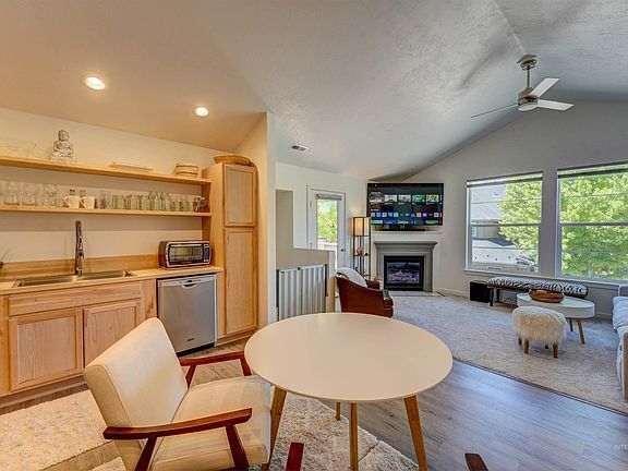 Foto principal - This modern Copper Ranch condo was fabulou...