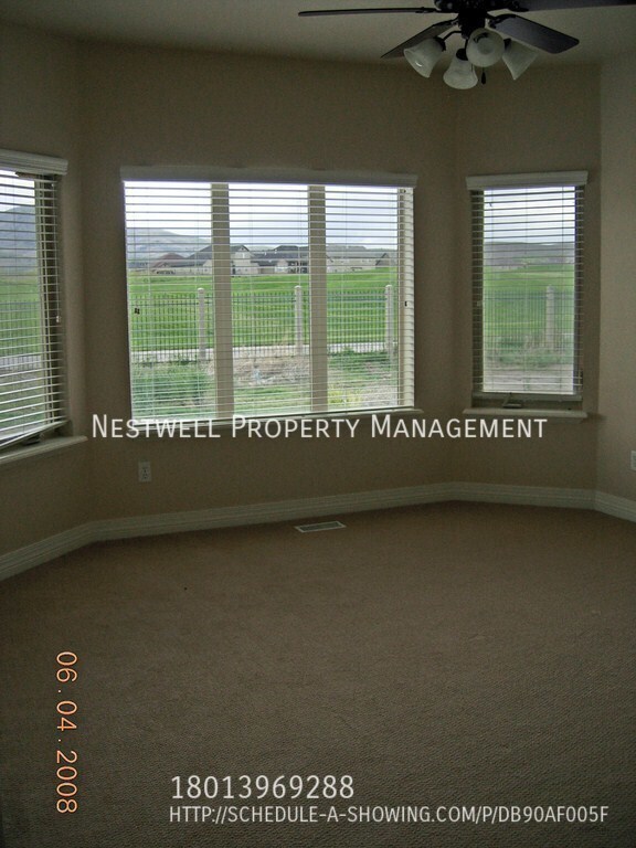 Building Photo - Really Great 3 Bedroom Rambler in the Ranches