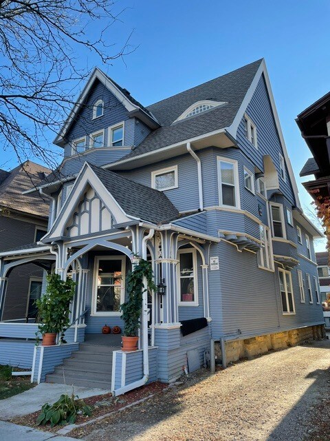 Building Photo - 308 N Carroll St
