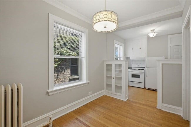 Building Photo - 1725 W Thorndale Ave