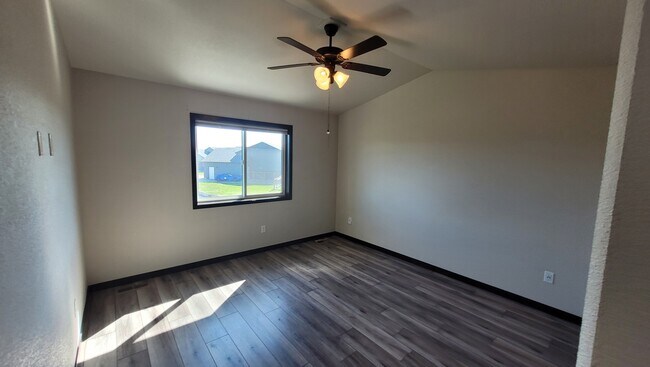 Building Photo - 541 Mace Dr