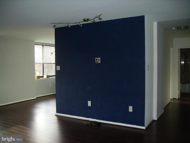 Building Photo - 4390 Lorcom Ln