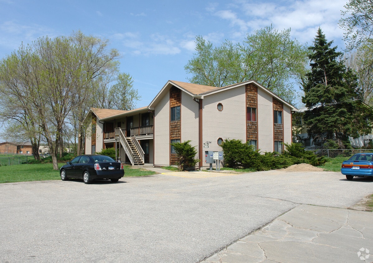 1504 Wilshire Dr, Bellevue, NE 68005 Apartments in Bellevue, NE