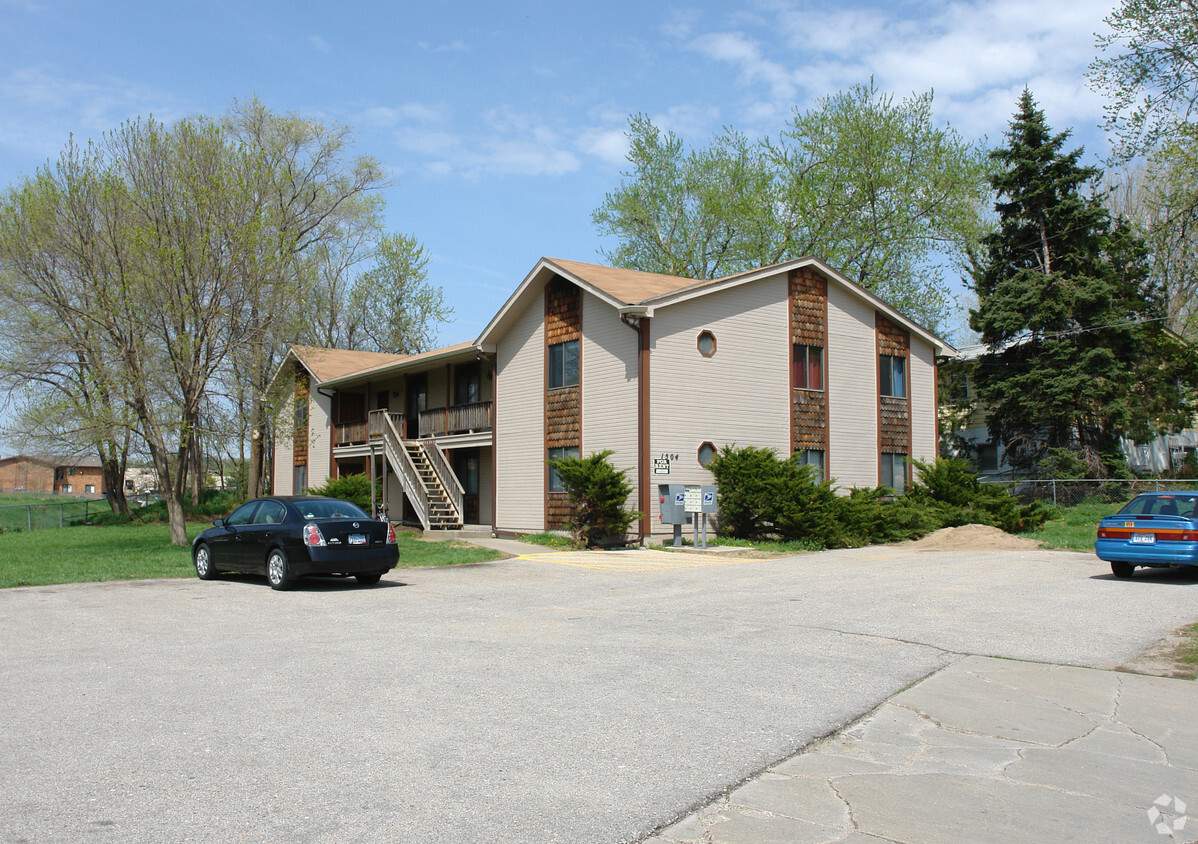Primary Photo - 1504 Wilshire Dr