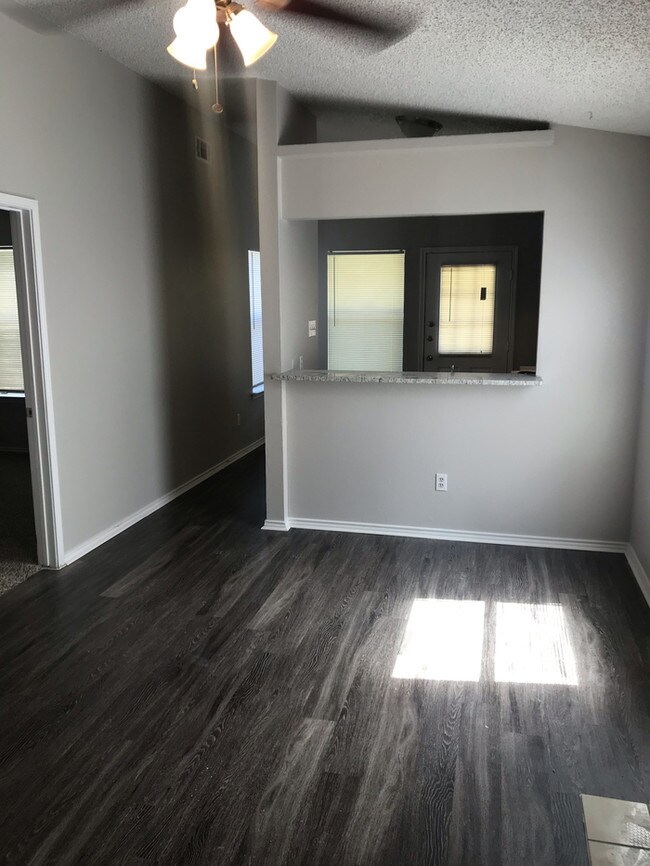 Building Photo - 3/2/2 Recent updates Euless!!